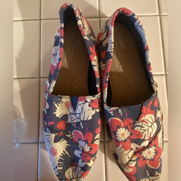 TOMS Alpargagat Floral Tropical Print Slip On Canvas Womans Size W7 - Picture 10 of 11